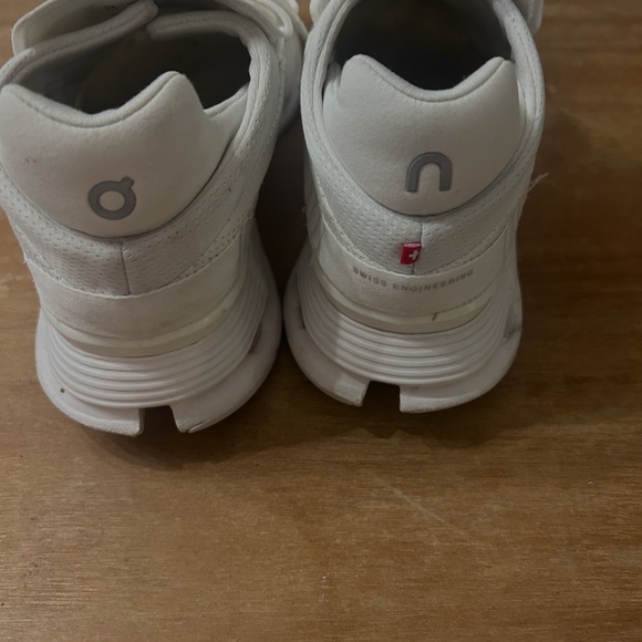 On Cloud Women Sz8.5 - Picture 5 of 10